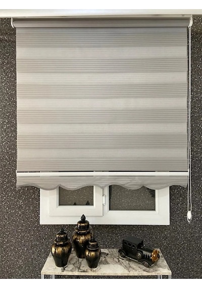 Açık Gri Geniş Pliseli Zebra Stor Perde Eteği Dilimli Alüminyum Kasa Metal Ayak Açık Gri