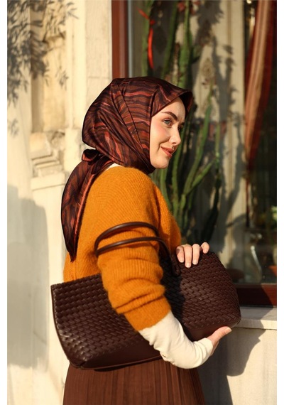 Silk Home Twill İpek Eşarp Kahverengi Mercan Geometrik Desenli Tok Duruşlu 90x90 Çok Renkli