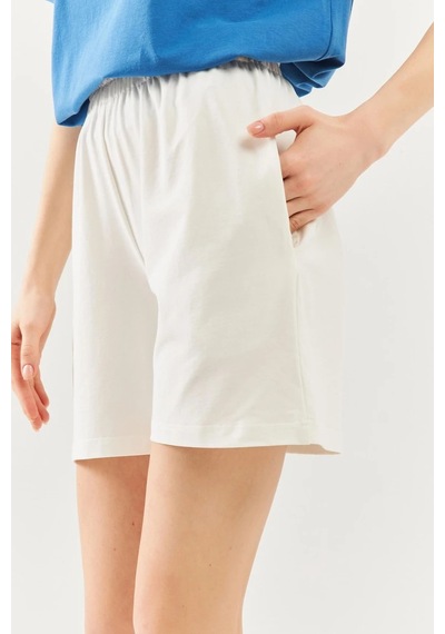 Rahat %100 Pamuklu Penye Beli Lastikli Bel Cepli Kısa Trendy Kadın Şort Beyaz