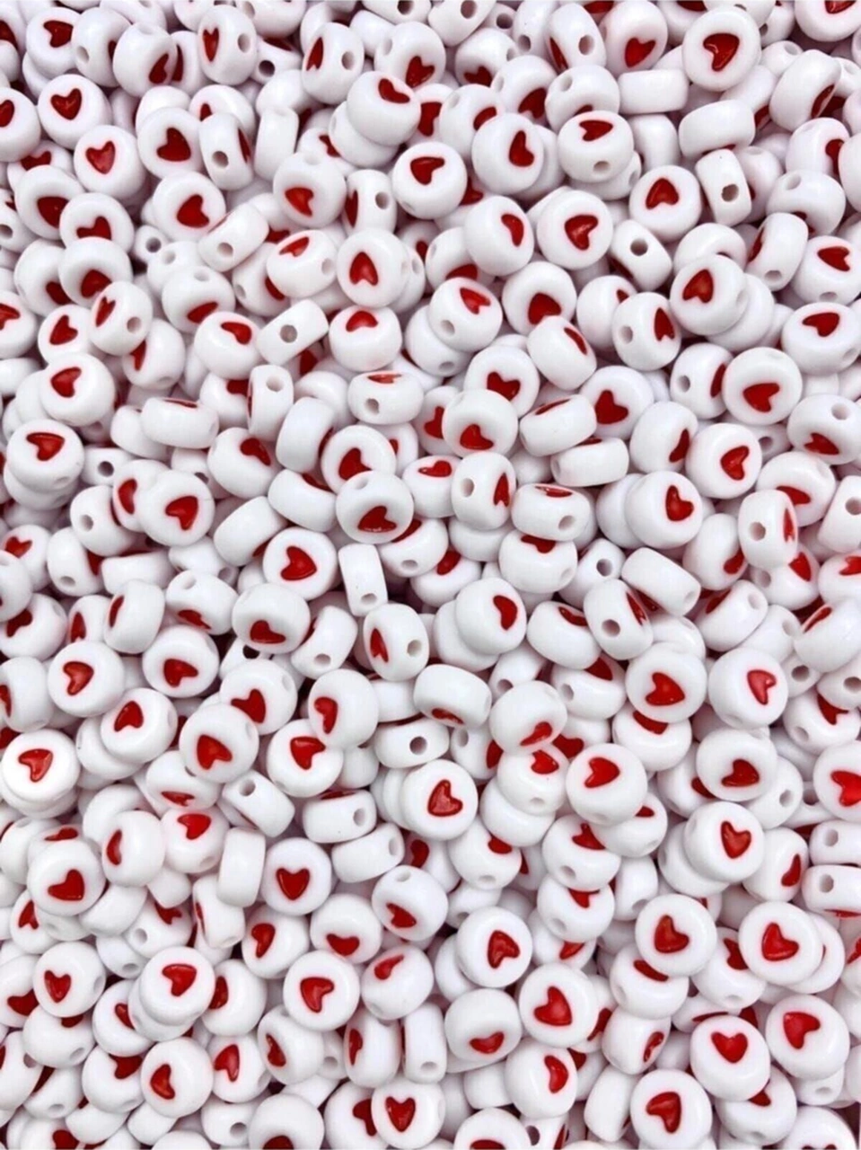 50 Gr Yassı Beyaz Üzeri Kırmızı Kalp Boncuk, 4x7mm Kalp Takı Yapım Boncuğu Ort. 370 - 400 Adet