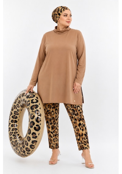 Pierre Cardin Büyük Beden Balıkçı Yaka Bol Paça Altı Leopar Desenli Çift Boneli Kadın Tesettür Mayo Pierre Cardin Büyük Beden Balıkçı Yaka Bol Paça Altı Leopar Desenli Çift Boneli Kadın Tesettür Mayo