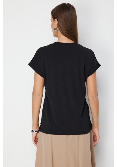 On Kadın V Yaka Parçalı T-shirt 71475 Siyah
