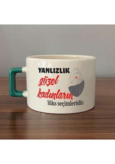 Yalnızlık Güzel Kadınların Lüks Seçimleridir Baskılı Kadınlar Günü Yeşil Kulplu C Fincan