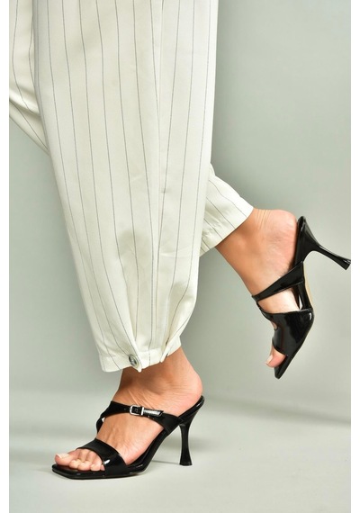 Fox Shoes U590034408 Siyah Rugan Topuklu Kadın Terlik Siyah