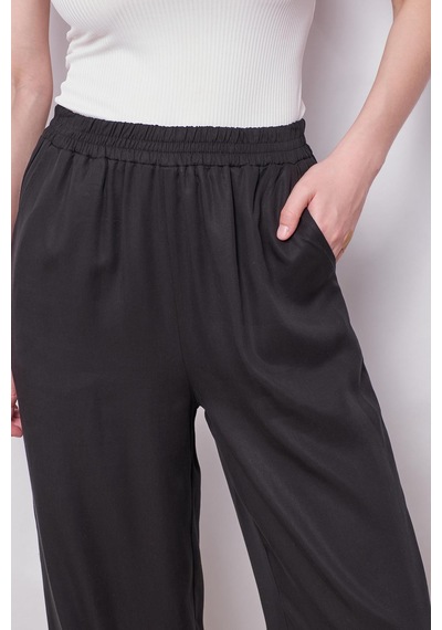 JUMENT %100 Iyocell Akıcı Şık Kumaş Yüksek Bel Beli Lastikli Yan Cepli Bol Paça Pantolon -siyah JUMENT %100 Iyocell Akıcı Şık Kumaş Yüksek Bel Beli Lastikli Yan Cepli Bol Paça Pantolon -siyah