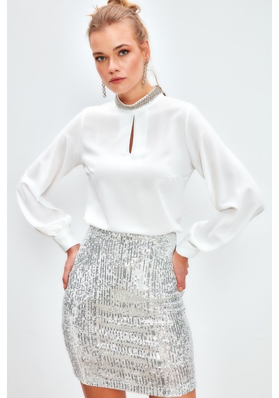Sateen Yaka Aksesuarlı Bluz - Ekru-132570