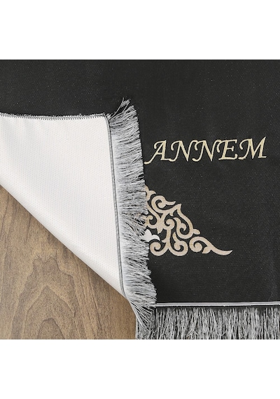 Anneler Günü si, Annenizin İsmine Özel Seccade, İğne Oyalı Şal, İnci Tesbih, Süslemeli Asetat Kutulu 26 23 Cm Çok Renkli