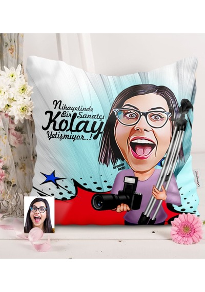 Kişiye Özel Bayan Fotoğraf Sanatçısı Karikatürlü Saten Yastık - 1