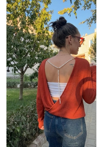 Ali Butik Kırmızı Sırt Dekolteli İnci Detaylı Triko