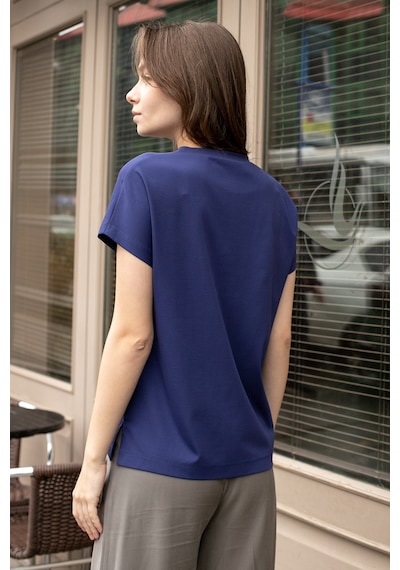 Kadın İpeksi Yumuşak Kumaş Geniş Sıfır Yaka Önü Pencereli Yanları Yırtmaçlı Tshirt Bluz-indigo İndigo Kadın İpeksi Yumuşak Kumaş Geniş Sıfır Yaka Önü Pencereli Yanları Yırtmaçlı Tshirt Bluz-indigo İndigo