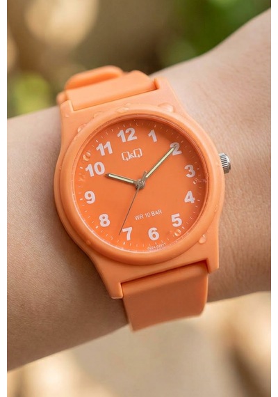 Q&q Qcg2223 Soft Turuncu Rakamlı Silikon Kordonlu 38 Mm Su Geçirmez Unisex Kol Saati