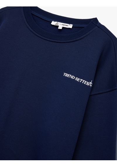 Koton Şardonlu Uzun Kollu Rahat Kesim Bisiklet Yaka Yıldız Dikiş Detaylı Baskılı Sweatshirt Lacivert 6wal10146ık Lacivert