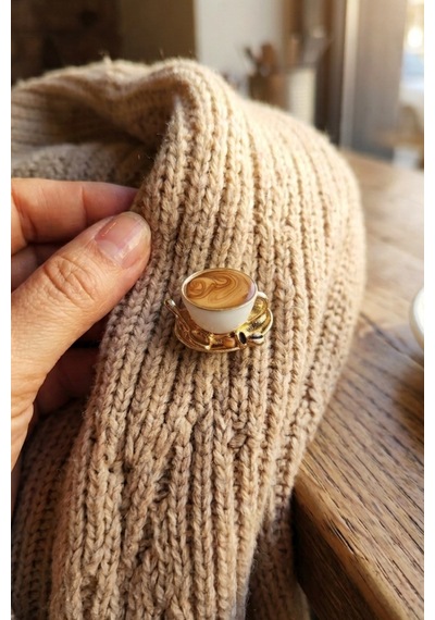 Beyaz Mineli Latte Fincanı Broş Altın Renk Tabaklı Kahve Çekirdekli Yaka İğnesi Çok renkli