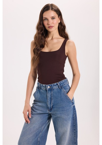 Tudors Kadın Slim Fit Dar Kesim Askılı Kare Yaka Sırtı Açık Sandy Kumaş Çıtçıtlı Kahverengi Body-51249