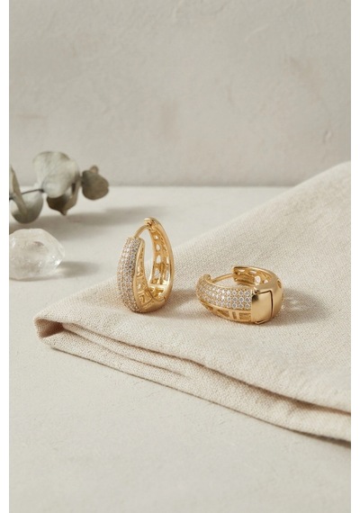 Gold Renk Zirkon Taşlı Ve Motif Detaylı Damla Halka Model Kadın Küpe 11024558