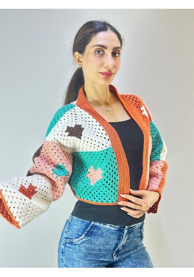 Gönülden Tasarım El Örgüsü Kalp Motifli Crop Kadın Hırka Kahverengi