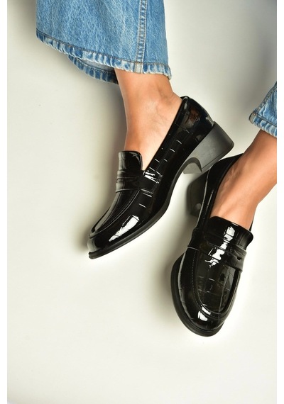 Fox Shoes Z820066211 Siyah Kroko Baskılı Kalın Topuklu Loafer Ayakkabı