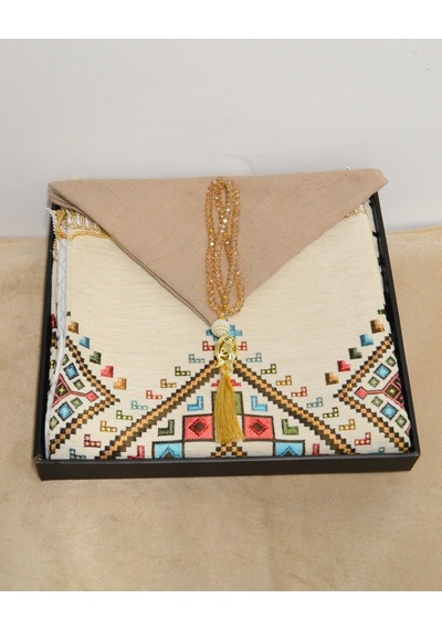 Çeyizlik Hediyelik Seccade Eşarp Tesbih Set Kilim Desenli Kadife Astarlı Seccade, Eşarp, Kristal Tesbih Özel Kutulu Lüks Hediye Seti Beyaz