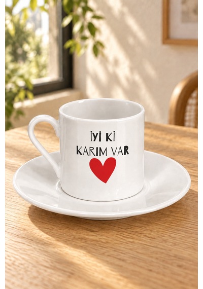 İyi Ki Karım Var Baskılı Tabaklı Türk Kahvesi Fincanı Beyaz