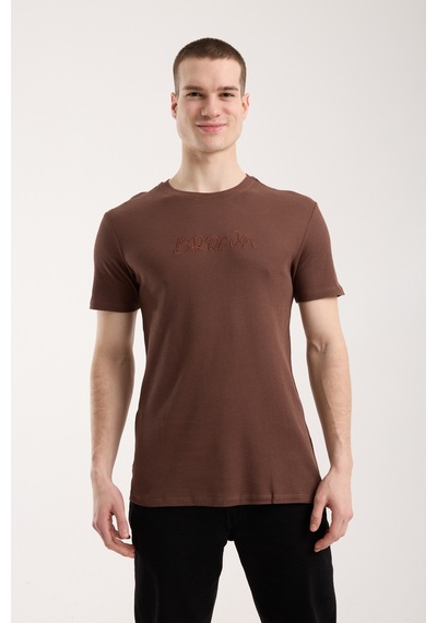 Maximodena Erkek Slim Fit Waffle Dokulu Minimal Baskılı Günlük Tişört - Kahverengi