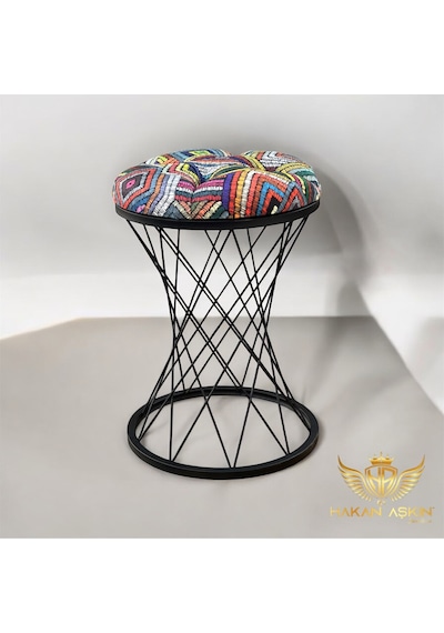 By Hakan Aşkın Kapitoneli Metal Pota Ayaklı Black Rug Pattern Pota Puf Style 2025 Çok Renkli Rug