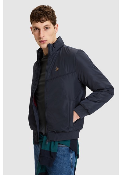 U.S. Polo Assn. Erkek Lacivert Dik Yaka Fermuarlı Cepli Yağmurluk Tarzı Mont 50326198-vr033 U.S. Polo Assn. Erkek Lacivert Dik Yaka Fermuarlı Cepli Yağmurluk Tarzı Mont 50326198-vr033