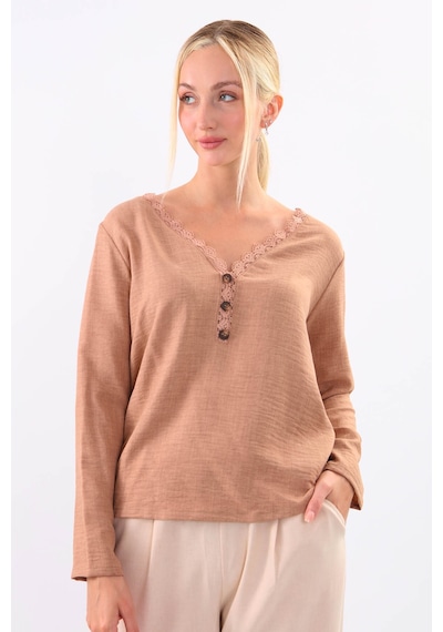 Vitrin Yakası Güpürlü Önü Düğmeli Bluz CAMEL