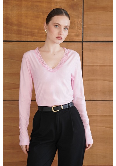 Verymoda Yakası Dantel Detaylı Bluz F2088 Pembe
