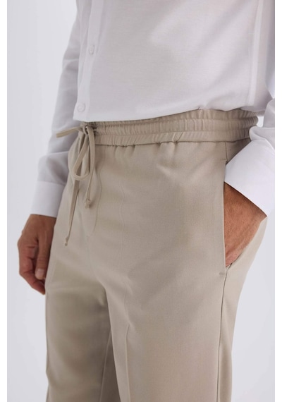 DeFacto Yazlık Kumaş Jogger Pantolon Beli Bağcıklı Lastikli Düz Paça Cepli Her Yöne Esneyen A9943AX25SPGR53