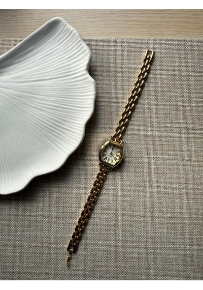 Retro Minimal Metal Kordon Vintage Kadın Kol Saati İçi Beyaz Altın 06362556