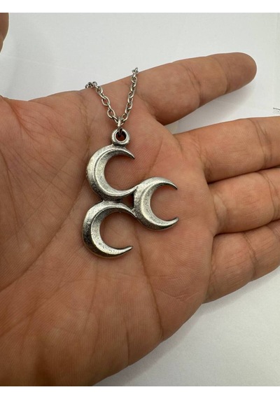 Sade Üç Hilal Figürlü Gümüş Renk Unisex Kolye Anlamlı Ve Zarif Tasarım Çok renkli