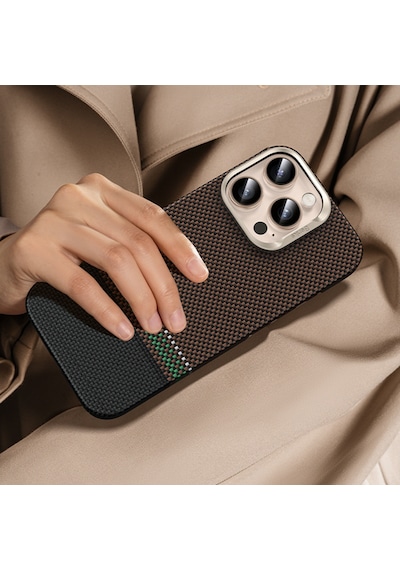 Apple iPhone 16 Pro Uyumlu Kılıf Magsafe Özellikli Karbon Fiber Benks Prestige Armorair Kevlar Kapak Gold