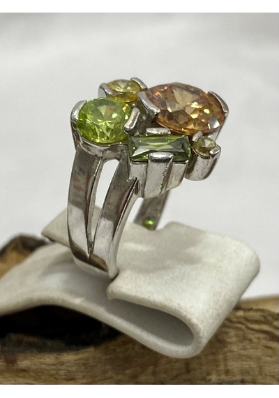 Topaz Taşlı Gümüş Kadın Yüzük Beyaz