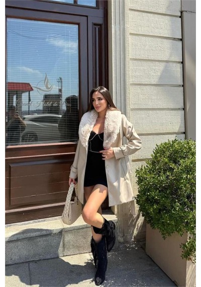 Neşeli Butik Kadın Yaka Kürk Detaylı Düğmeli Kemerli Kısa Deri Kaban Nbstr1009 Bej