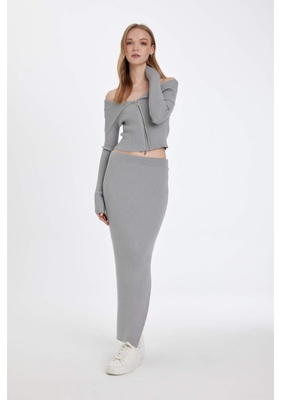 DeFacto Slim Fit Dar Kesim Esnek Belli Basic Düz Yırtmaçlı Maxi Triko Etek D5390AX24AUGR90 Gri