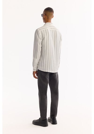Avva Erkek Beyaz Alttan Britli Yaka Soft Touch Çizgili Comfort Fit Gömlek A52y2101