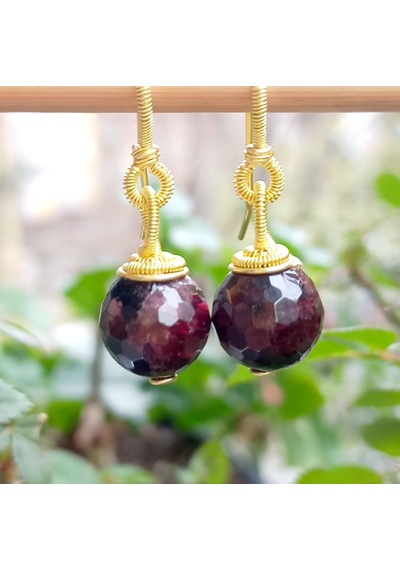 2637 Faset Kesim Garnet El Yapımı Küpe Bordo