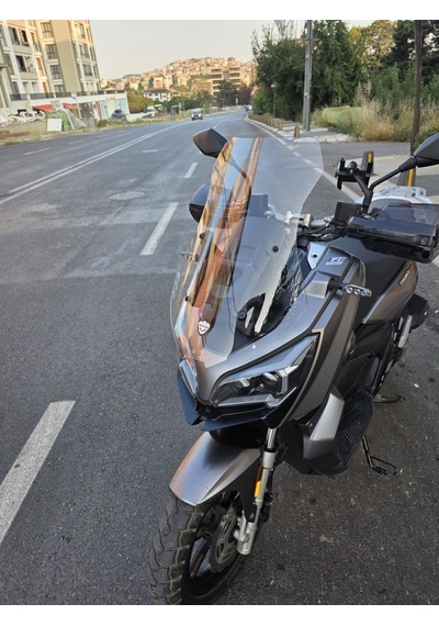 Motocam Qj Atr 125 Ön Cam 2023-2026 Model 55cm Şeffaf Renkli 4mm Kısa Cam