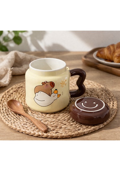 Capybara Tasarımlı Kapaklı Porselen Kupa Bardak Isı Muhafazalı Sevimli Kupa Kahverengi