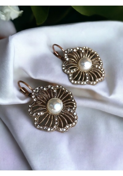 İnci Sallantılı Çiçek Figür Küpe Beyaz