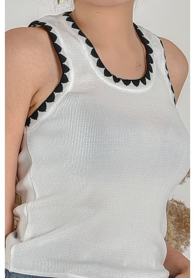Kadın Siyah Desenli Halter Yaka Triko Yazlık Askılı T-shirt Std Beyaz