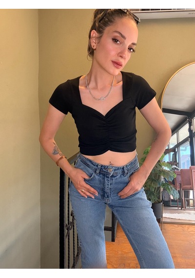 Ali Butik Siyah Önü Büzgülü Crop Tişört