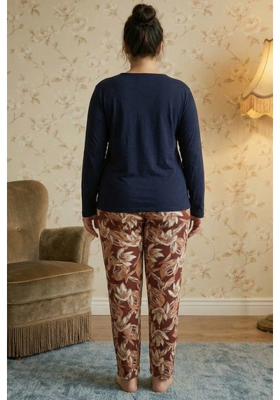 Siyah İnci Desenli Nakışlı Büyük Beden Battal Boy Viskon Örme Pijama Takım 26224826 Lacivert Siyah İnci Desenli Nakışlı Büyük Beden Battal Boy Viskon Örme Pijama Takım 26224826 Lacivert