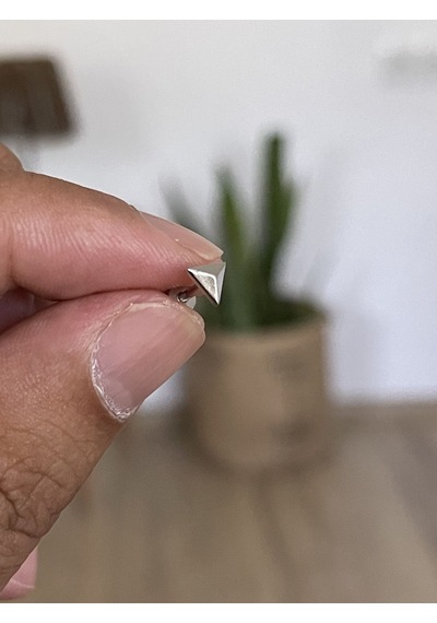 Şık Cerrahi Çelik Dudak Tragus Helix Kıkırdak Conch Minimal Üçgen Piercing Açık Sarı