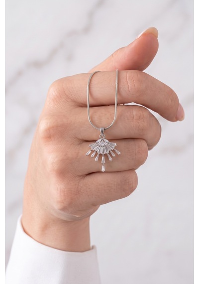Silver Renk Zirkon Taşlı Baget Yelpaze Kadın Kolye