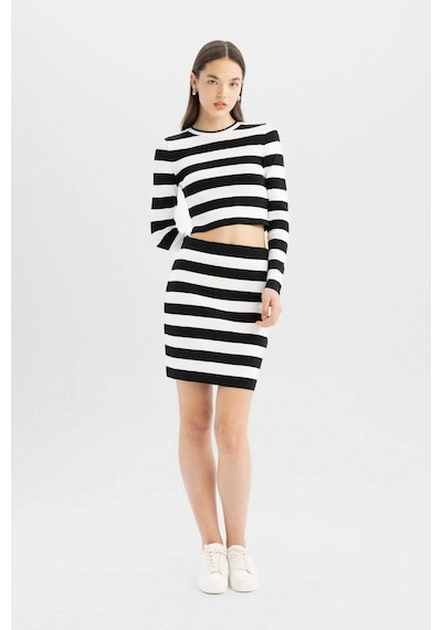 Defacto Coool Slim Fit Dar Kesim Esnek Belli Çizgili Mini Triko Etek C7128AX24WNBK27 Siyah