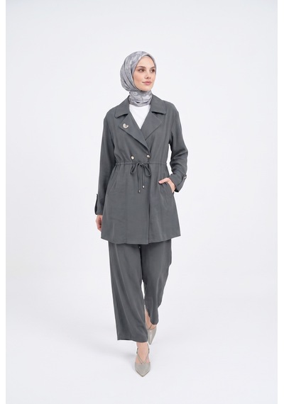 Armine Trend Broş Detaylı Kruvaze Yaka Tesettür Pantolonlu İkili Takım Gri 26yt6116