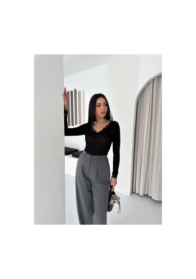 Butik İstanbul Dantel Detaylı V Yaka Arkası V Yaka Kaşmir Dokulu Uzun Kollu Bluz - Vişne Çürüğü Butik İstanbul Dantel Detaylı V Yaka Arkası V Yaka Kaşmir Dokulu Uzun Kollu Bluz - Vişne Çürüğü