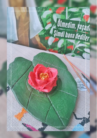 El Yapımı Yaprak Üzeri Çiçek Figürlü Dekoratif Kokulu Mum, Ev & Ofis Hediye Aksesuarı Açık Pembe
