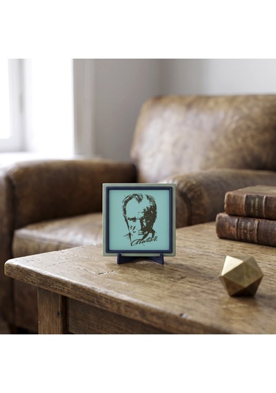 Atatürk Temalı Şık Dekoratif Obje, Evinizin Her Köşesine Anlam Katan Modern Tasarım 10x10 Cm